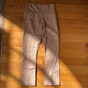 Oatmeal 3/4 legging with a front slip